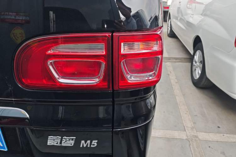 Used FORTHING Lingzhi 2023 M5L 1.6L Base Model 7 Seats Right Rear Taillight