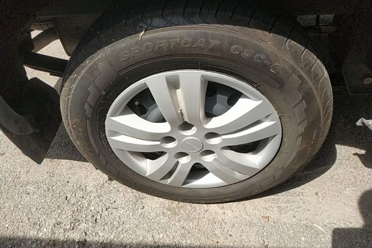 Used FORTHING Lingzhi 2023 M5 1.6L Practical Model 5 Seats Right Rear Wheel Hub
