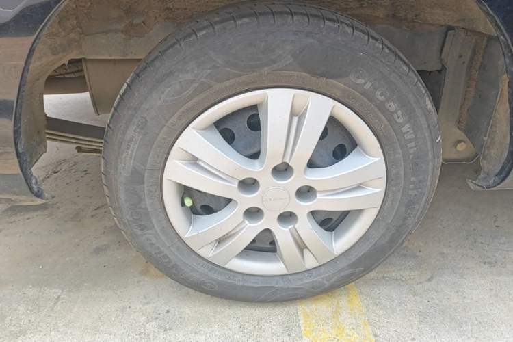Used FORTHING Lingzhi 2023 M5L 1.6L Base Model 7 Seats Right Rear Wheel Hub