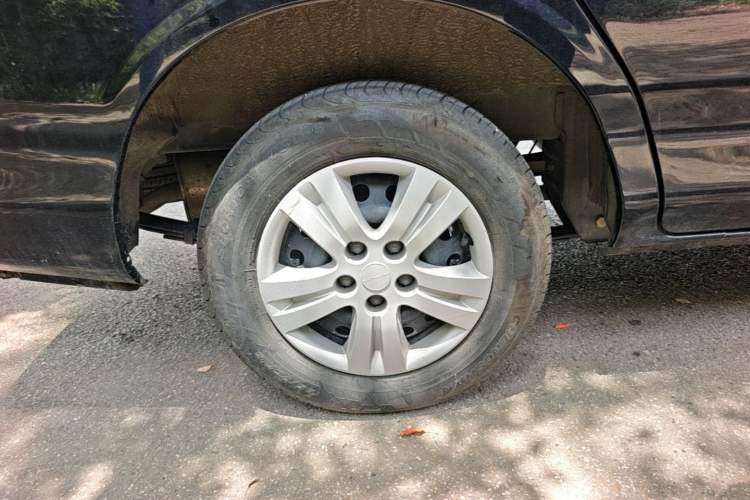 Used FORTHING Lingzhi 2023 M5 1.6L Practical Model 5 Seats Right Rear Wheel Hub