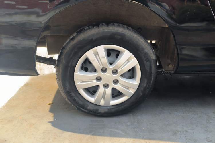 Used FORTHING Lingzhi 2023 M5L 1.6L Base Model 7 Seats Right Rear Wheel Hub