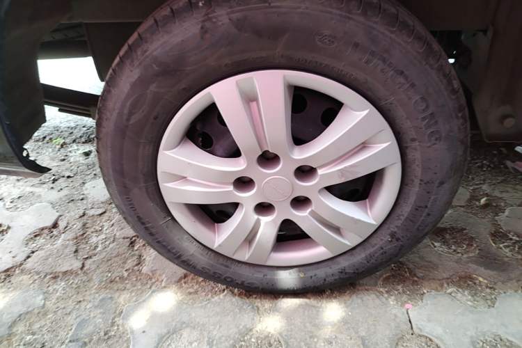 Used FORTHING Lingzhi 2023 M5L 1.6L Base Model 7 Seats Right Rear Wheel Hub