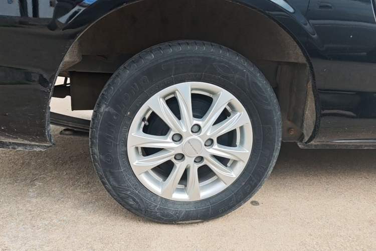 Used FORTHING Lingzhi 2023 M5L 1.6L Luxury 7-Seater Right Rear Wheel Hub