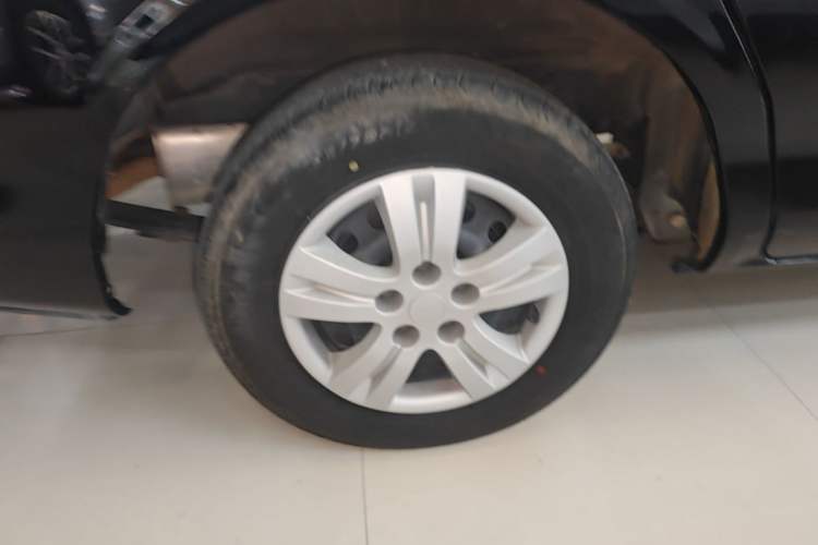 Used FORTHING Lingzhi 2023 M5 1.6L Utility Model 7 Seats Right Rear Wheel Hub