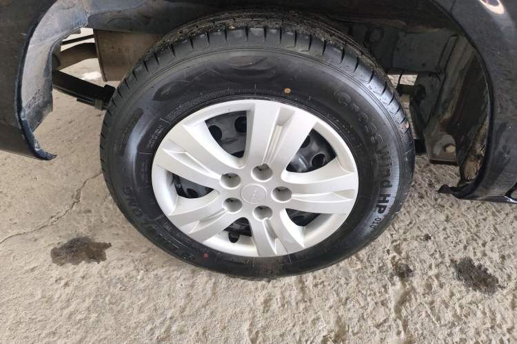 Used FORTHING Lingzhi 2023 M5 1.6L Practical Model 5 Seats Right Rear Wheel Hub