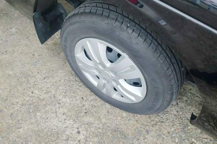 Used FORTHING Lingzhi 2023 M5L 1.6L Base Model 7 Seats Right Rear Wheel Hub
