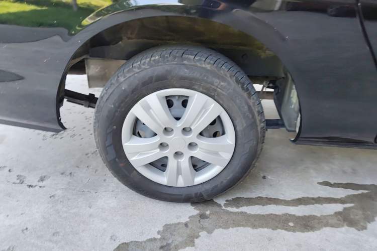 Used FORTHING Lingzhi 2023 M5L 1.6L Base Model 7 Seats Right Rear Wheel Hub