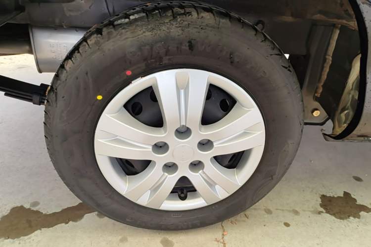 Used FORTHING Lingzhi 2023 M5L 1.6L Base Model 5 Seats Right Rear Wheel Hub