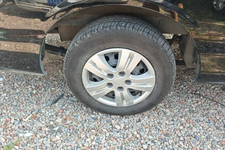 Used FORTHING Lingzhi 2023 M5L 1.6L Comfort 9-Seater Right Rear Wheel Hub