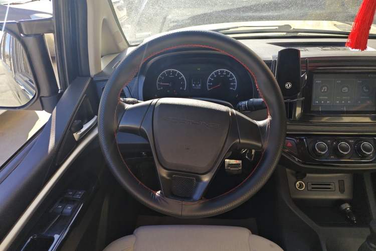 Used FORTHING Lingzhi 2023 M5L 1.6L Base Model 7 Seats Steering Wheel