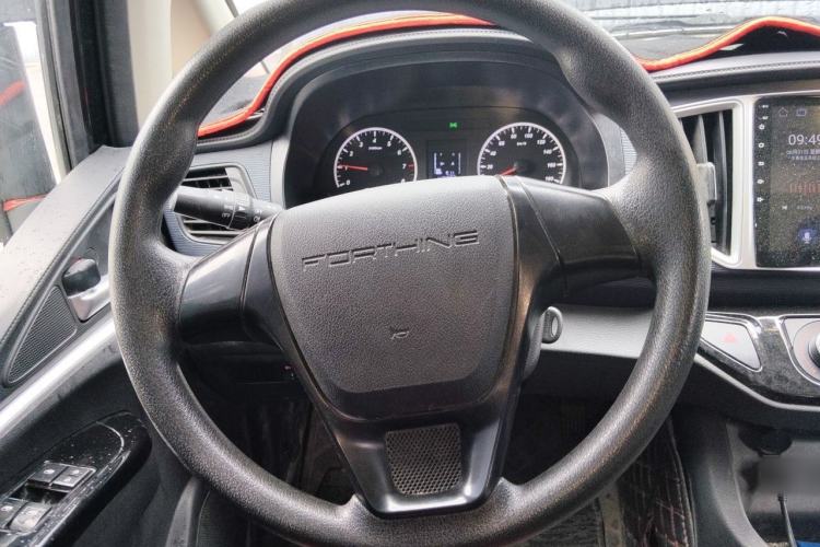 Used FORTHING Lingzhi 2023 M5L 1.6L Base Model 5 Seats Steering Wheel
