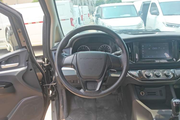 Used FORTHING Lingzhi 2023 M5L 1.6L Base Model 7 Seats Steering Wheel