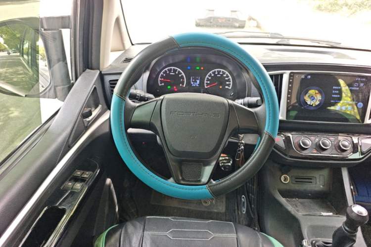 Used FORTHING Lingzhi 2023 M5 1.6L Practical Model 5 Seats Steering Wheel