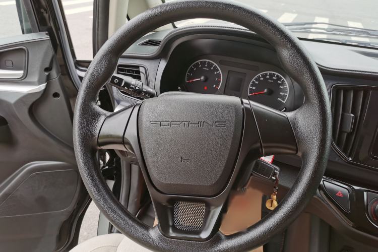 Used FORTHING Lingzhi 2023 M5L 1.6L Base Model 7 Seats Steering Wheel