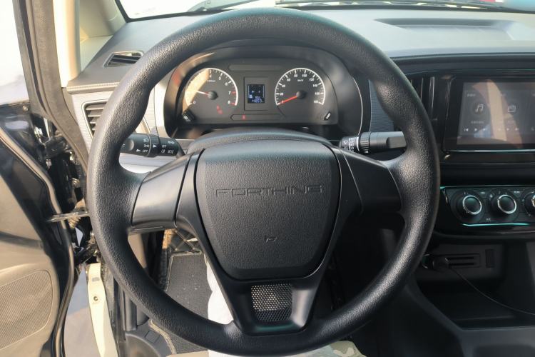 Used FORTHING Lingzhi 2023 M5L 1.6L Base Model 7 Seats Steering Wheel