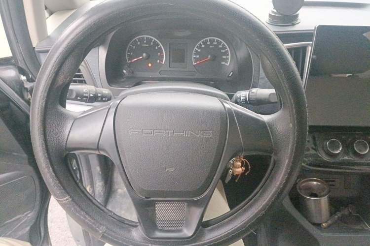 Used FORTHING Lingzhi 2023 M5L 1.6L Base Model 5 Seats Steering Wheel