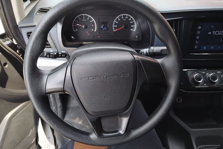 Used FORTHING Lingzhi 2023 M5L 1.6L Base Model 7 Seats Steering Wheel