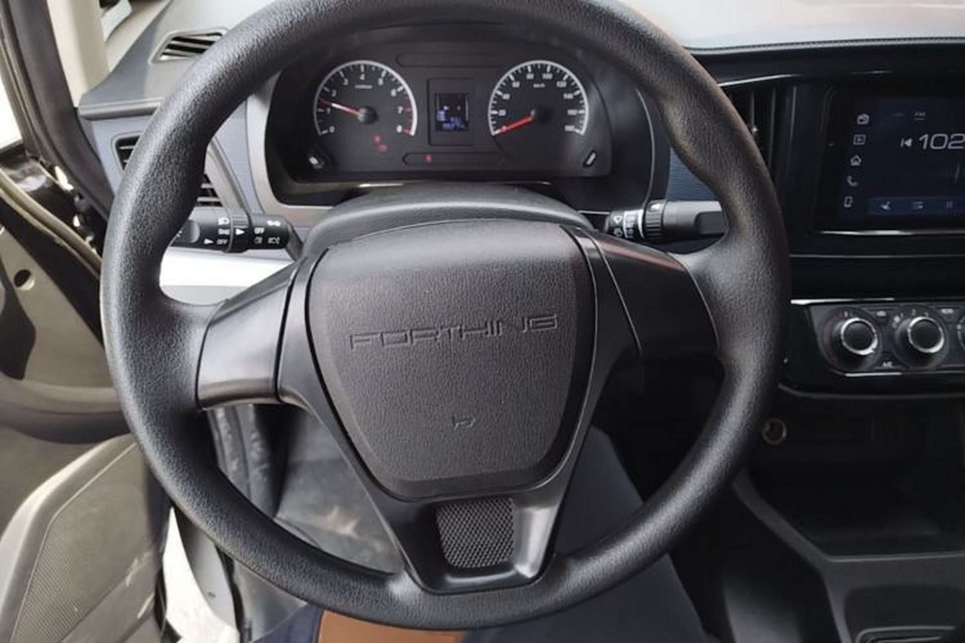 Used FORTHING Lingzhi 2023 M5L 1.6L Base Model 7 Seats Steering Wheel