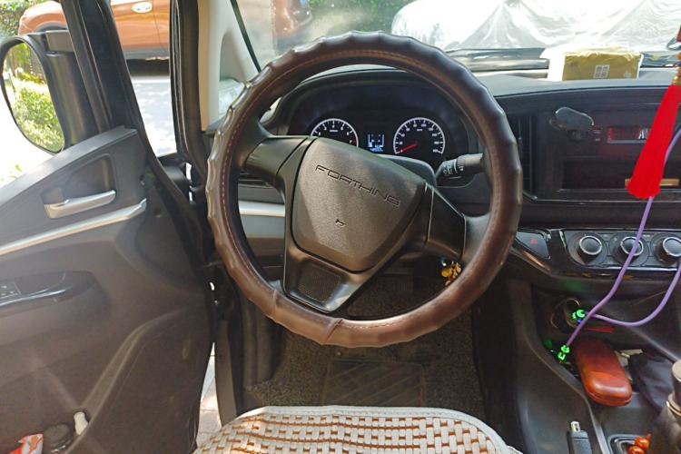 Used FORTHING Lingzhi 2023 M5L 1.6L Base Model 5 Seats Steering Wheel