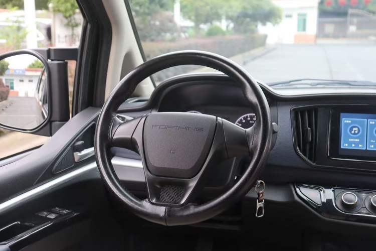 Used FORTHING Lingzhi 2023 M5L 1.6L Base Model 7 Seats Steering Wheel