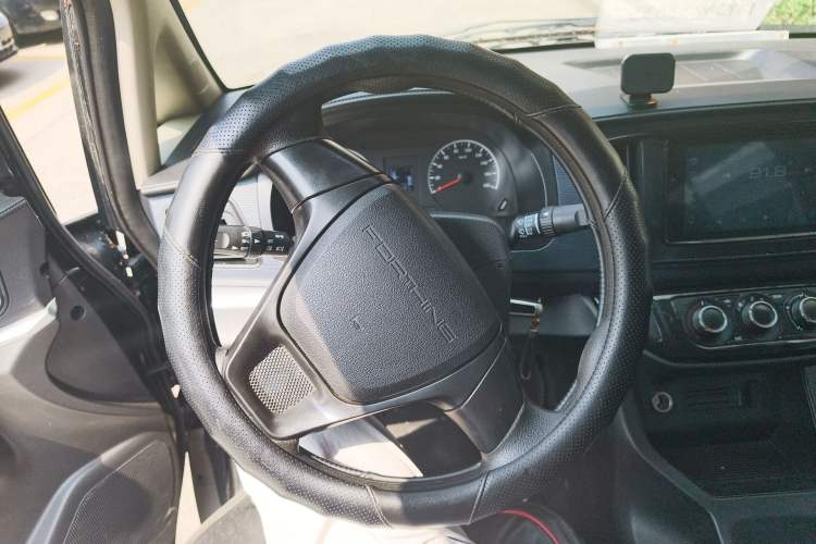 Used FORTHING Lingzhi 2023 M5L 1.6L Rental Custom Edition 7 Seats Steering Wheel