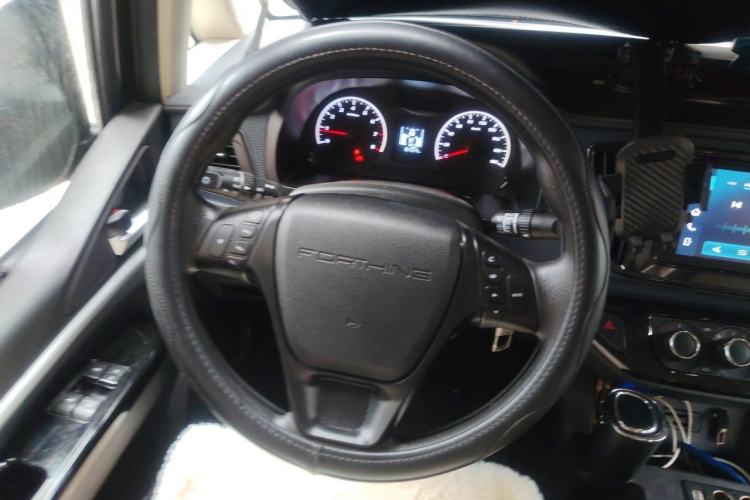 Used FORTHING Lingzhi 2023 M5L 1.6L Base Model 7 Seats Steering Wheel