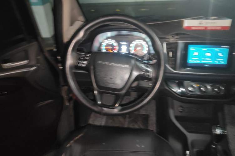 Used FORTHING Lingzhi 2023 M5L 1.6L Luxury 7-Seater Steering Wheel
