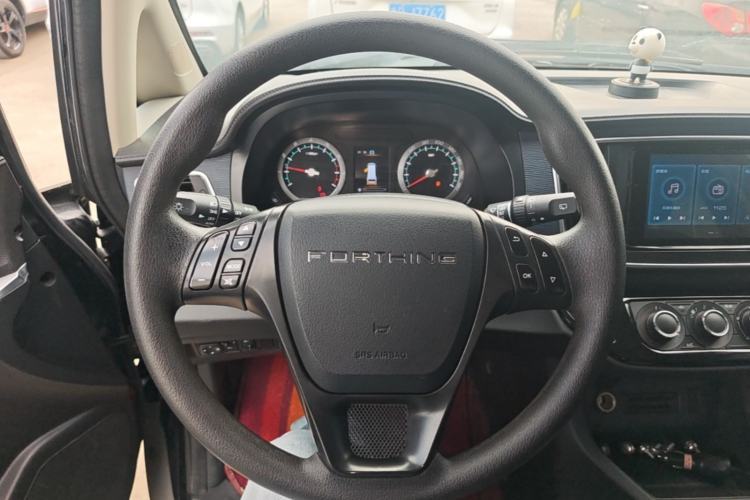 Used FORTHING Lingzhi 2023 M5L 1.6L Luxury 7-Seater Steering Wheel