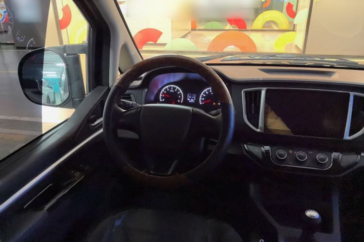 Used FORTHING Lingzhi 2023 M5 1.6L Practical Model 5 Seats Steering Wheel