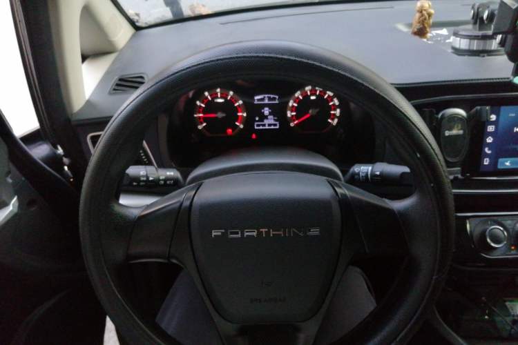 Used FORTHING Lingzhi 2023 M5L 1.6L Comfort 9-Seater Steering Wheel
