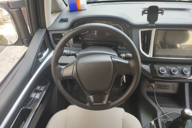 Used FORTHING Lingzhi 2023 M5 1.6L Practical Model 5 Seats Steering Wheel