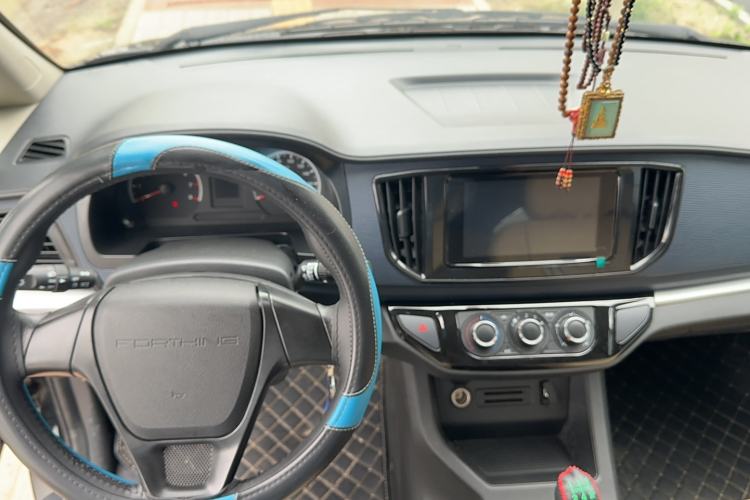 Used FORTHING Lingzhi 2023 M5L 1.6L Base Model 7 Seats Steering Wheel