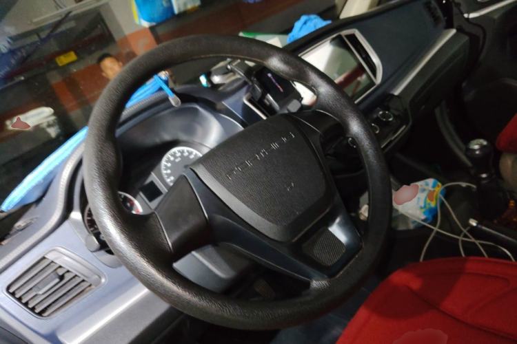 Used FORTHING Lingzhi 2023 M5L 1.6L Base Model 5 Seats Steering Wheel