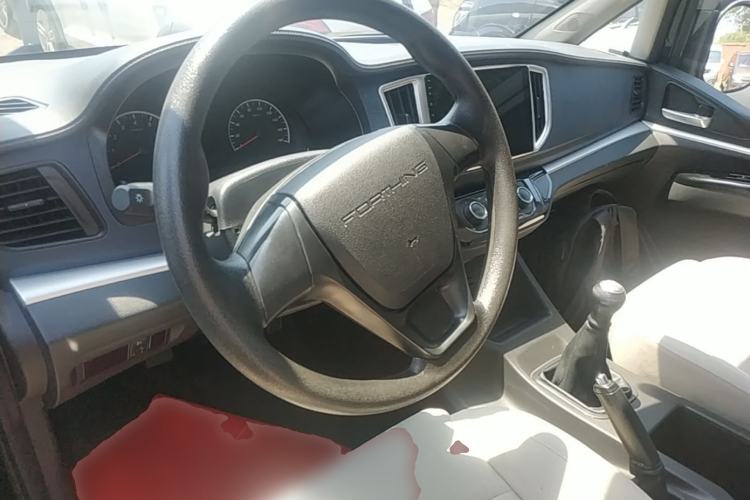 Used FORTHING Lingzhi 2023 M5L 1.6L Base Model 5 Seats Steering Wheel