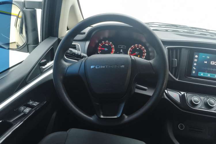 Used FORTHING Lingzhi 2023 M5L 1.6L Comfort Edition 7-Seater Steering Wheel