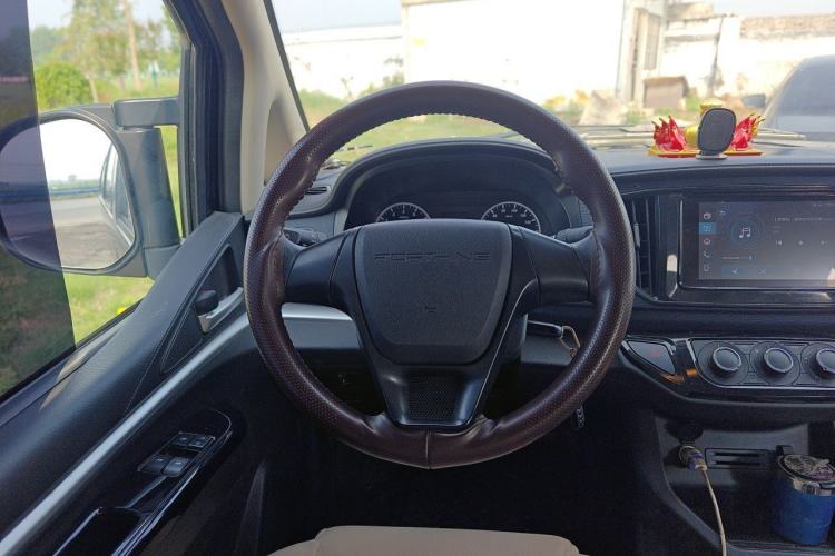 Used FORTHING Lingzhi 2023 M5L 1.6L Base Model 7 Seats Steering Wheel