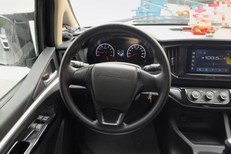 Used FORTHING Lingzhi 2023 M5L 1.6L Base Model 7 Seats Steering Wheel