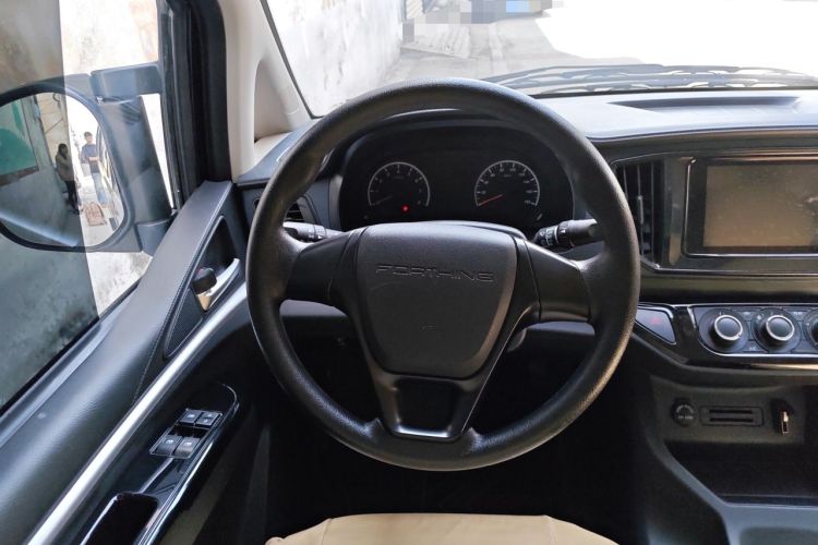 Used FORTHING Lingzhi 2023 M5L 1.6L Base Model 7 Seats Steering Wheel