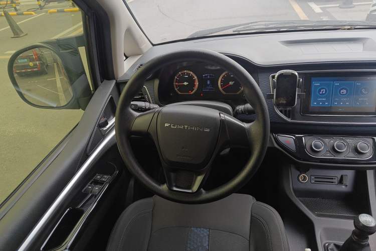 Used FORTHING Lingzhi 2023 M5L 1.6L Comfort Edition 7-Seater Steering Wheel