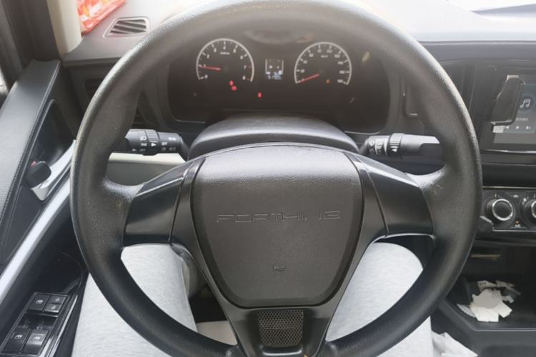 Used FORTHING Lingzhi 2023 M5L 1.6L Base Model 7 Seats Steering Wheel