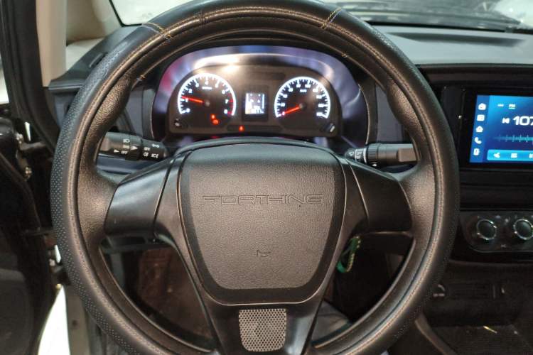 Used FORTHING Lingzhi 2023 M5L 1.6L Base Model 7 Seats Steering Wheel