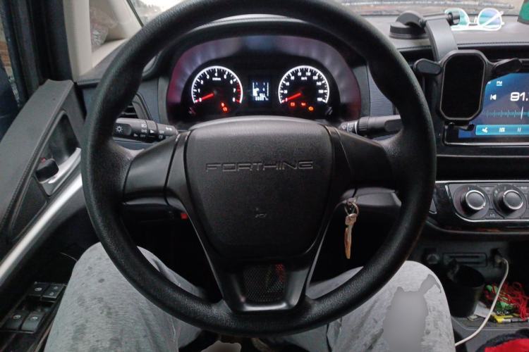 Used FORTHING Lingzhi 2023 M5L 1.6L Base Model 7 Seats Steering Wheel