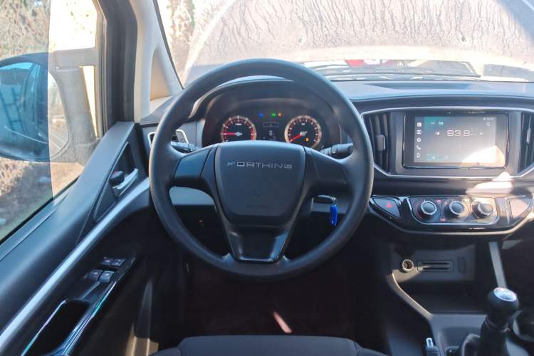 Used FORTHING Lingzhi 2023 M5L 1.6L Comfort Edition 7-Seater Steering Wheel