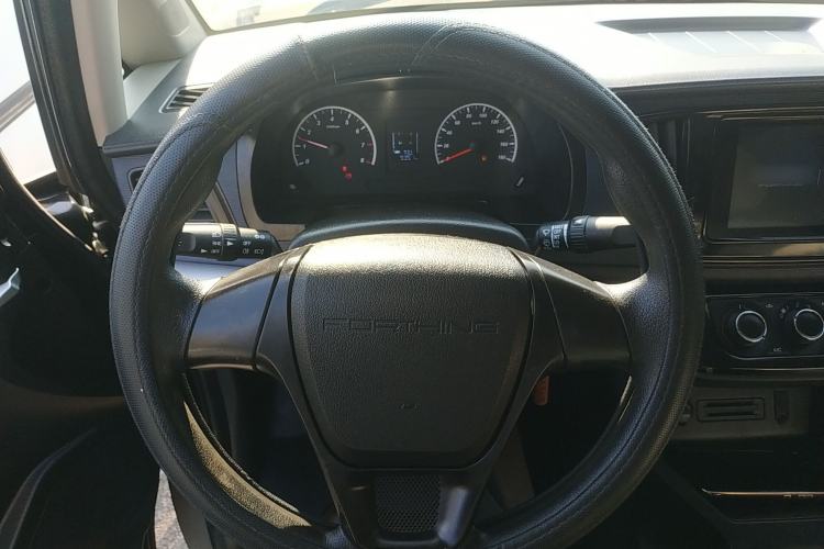 Used FORTHING Lingzhi 2023 M5L 1.6L Base Model 7 Seats Steering Wheel
