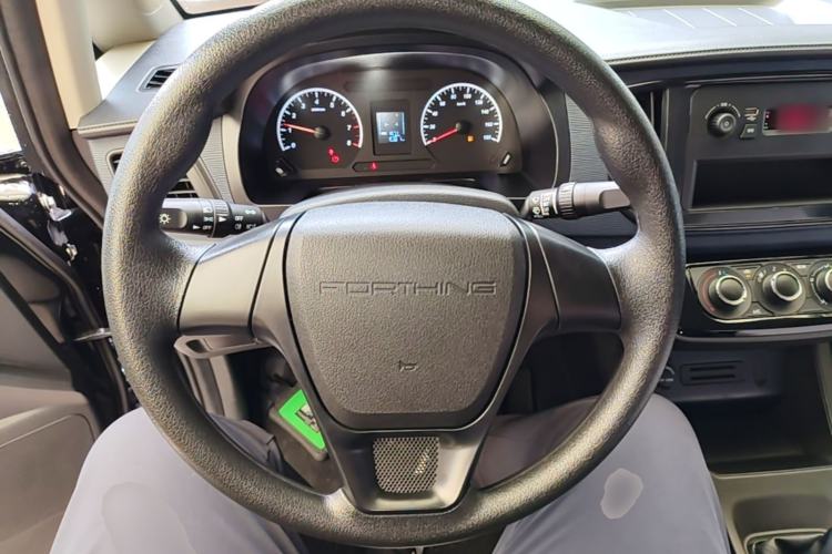 Used FORTHING Lingzhi 2023 M5L 1.6L Base Model 5 Seats Steering Wheel