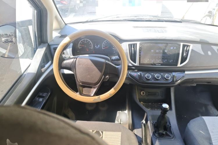 Used FORTHING Lingzhi 2023 M5L 1.6L Base Model 5 Seats Steering Wheel