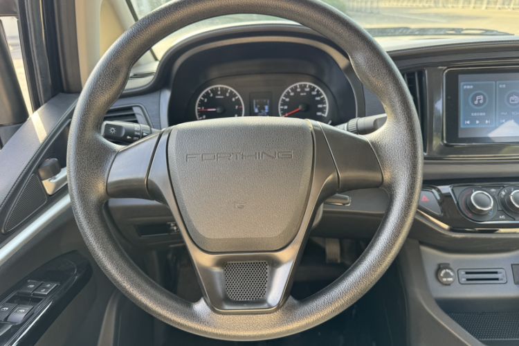 Used FORTHING Lingzhi 2023 M5L 1.6L Base Model 7 Seats Steering Wheel