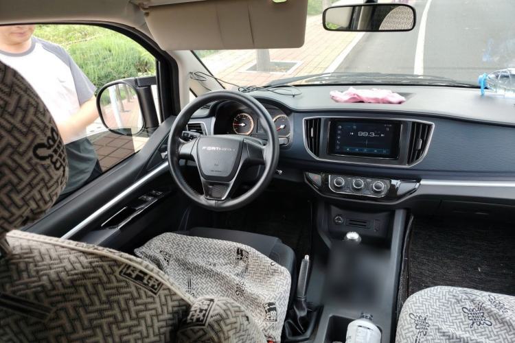 Used FORTHING Lingzhi 2023 M5L 1.6L Comfort 9-Seater Steering Wheel