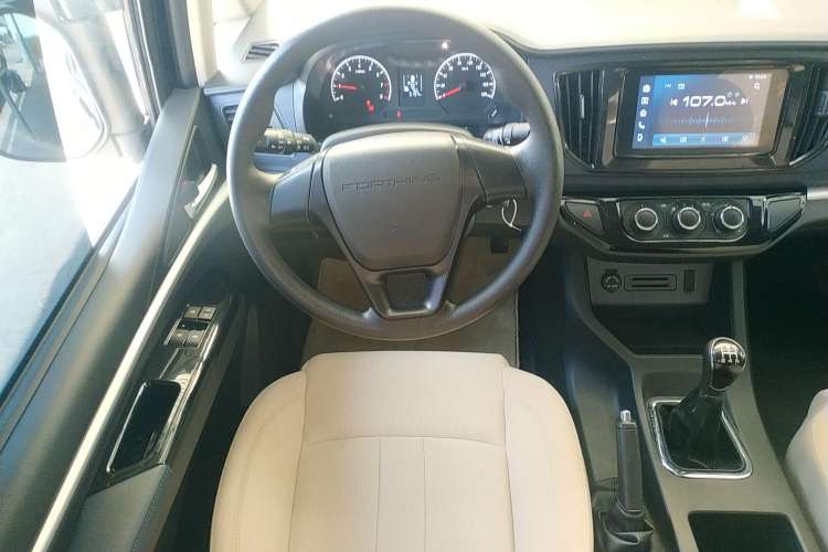 Used FORTHING Lingzhi 2023 M5L 1.6L Base Model 7 Seats Steering Wheel