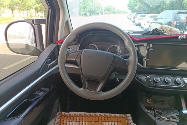 Used FORTHING Lingzhi 2023 M5 1.6L Practical Model 5 Seats Steering Wheel